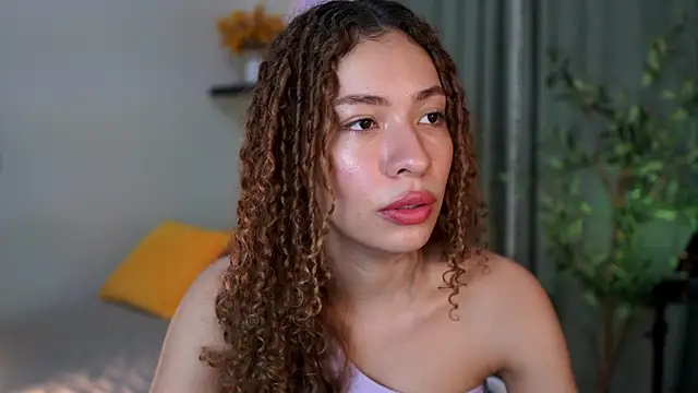 isabella-garcia- online show from November 10, 2025, 11:04 pm