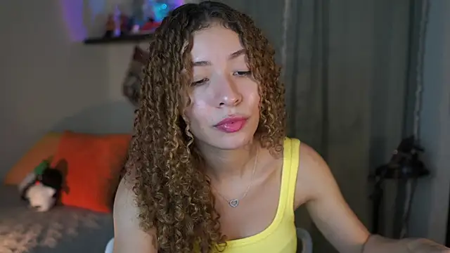 isabella-garcia- online show from November 17, 2025, 9:53 pm