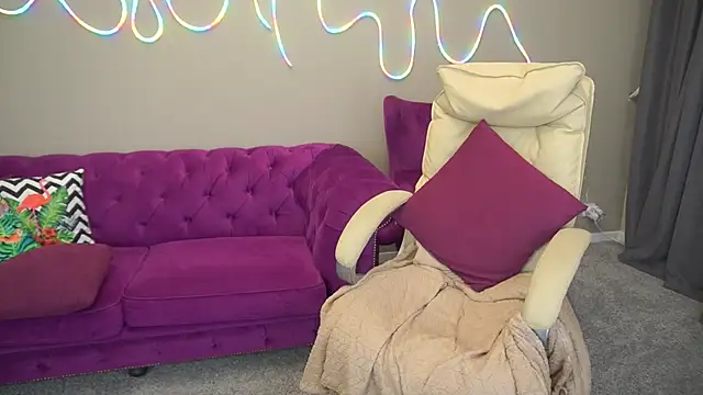 BellaLaPetit online show from October 7, 2025, 1:14 am