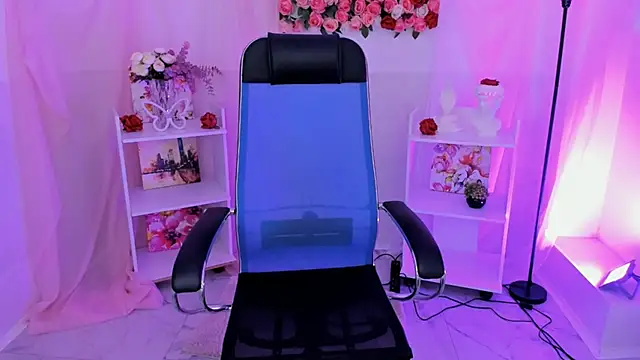 AuroraWrenfield online show from October 27, 2025, 10:19 am