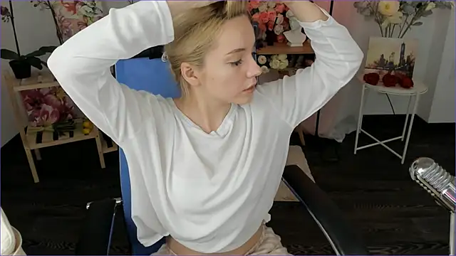 AuroraWrenfield online show from January 6, 2026, 12:36 am