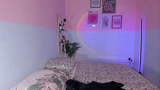 Camila Rivers online show from October 9, 2025, 12:03 pm