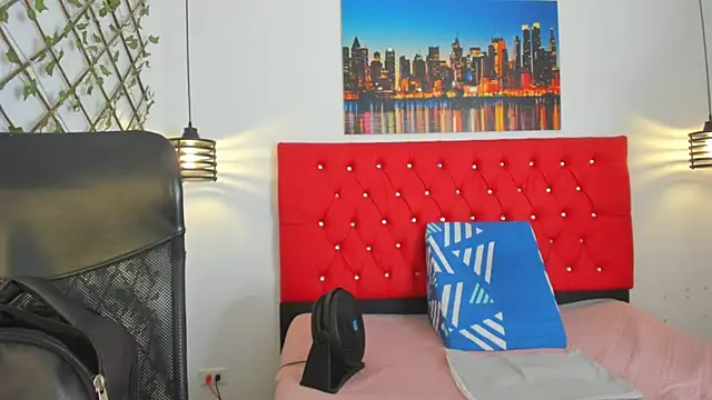 carolinacrus01 online show from September 20, 2025, 3:57 pm