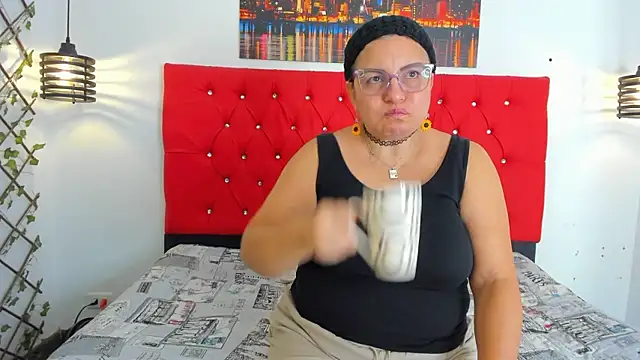 carolinacrus01 online show from January 7, 2026, 4:20 pm