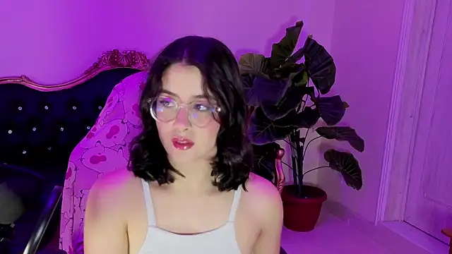 LiLLiAnderson online show from November 18, 2025, 11:47 am