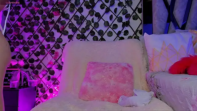 isabel jaames online show from October 1, 2025, 7:20 pm