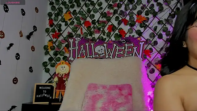 isabel jaames online show from October 14, 2025, 7:58 pm