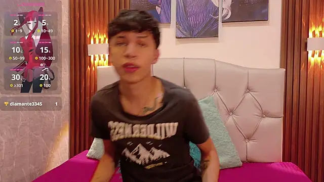 Axel  Evans online show from September 22, 2025, 5:04 pm