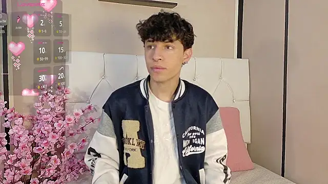 Axel  Evans online show from October 23, 2025, 12:04 pm