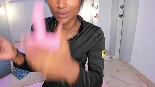 EsmeraldaNyx online show from October 5, 2025, 1:53 pm