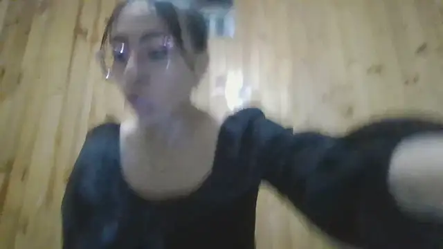 Roselingalvis13 online show from October 5, 2025, 2:54 am