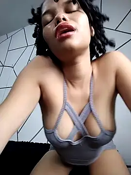 ChloeRaviss online show from November 3, 2025, 7:59 pm