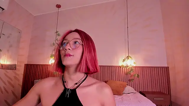 daphne courtis online show from March 8, 2026, 3:10 am