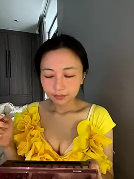 haiyan125216 online show from December 3, 2025, 7:38 am