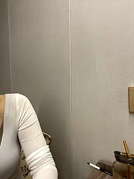 haiyan125216 online show from December 21, 2025, 8:43 am