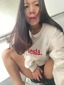 xinmeng-000 online show from April 12, 2026, 9:03 am