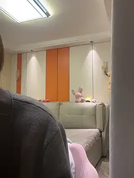 D-033 online show from November 8, 2025, 10:15 am