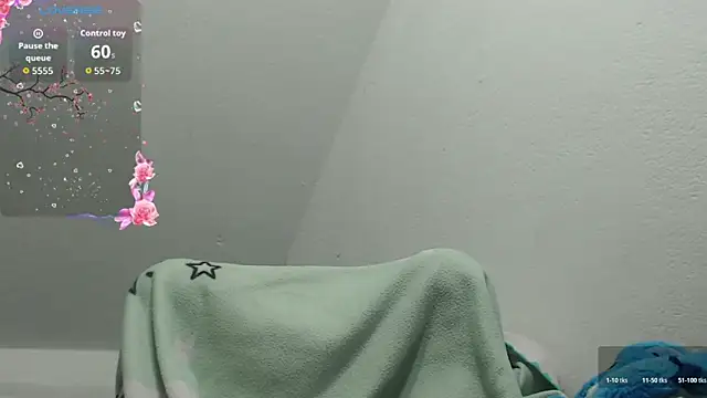 Lily Jone7 online show from November 6, 2025, 4:19 pm