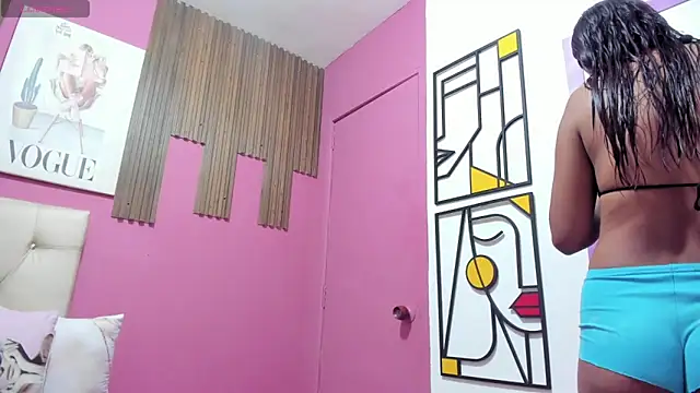 Lucia Spear online show from November 13, 2025, 12:59 pm