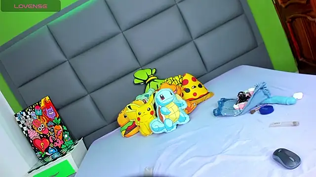 ANNIE DOLCE  online show from September 12, 2025, 3:34 pm