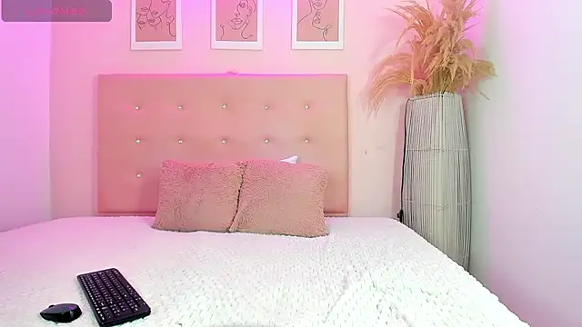 Snapshot of ANNIE_DOLCE_ chatting on May 28, 2026, 10:07 pm ANNIE DOLCE online show from May 28, 2026, 10:07 pm