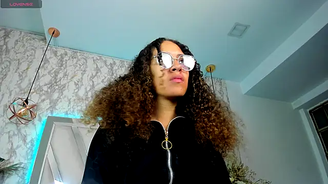 Hanna Cornee  online show from September 15, 2025, 1:44 pm