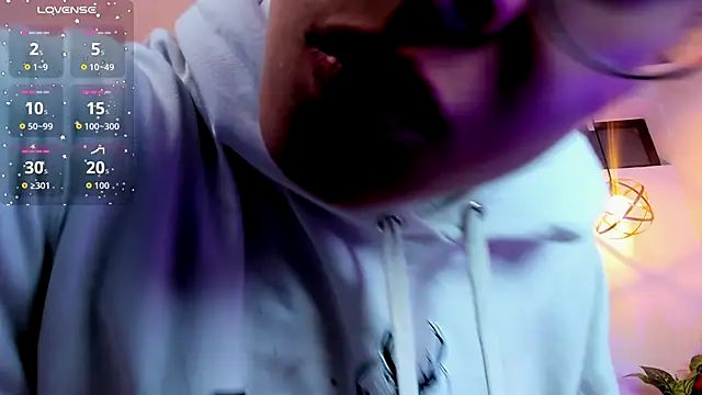 Hanna Cornee  online show from October 8, 2025, 1:31 pm