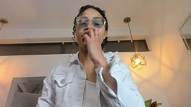 Snapshot of Hanna_Cornee_ chatting on December 14, 2025, 1:38 pm Hanna Cornee online show from December 14, 2025, 1:38 pm