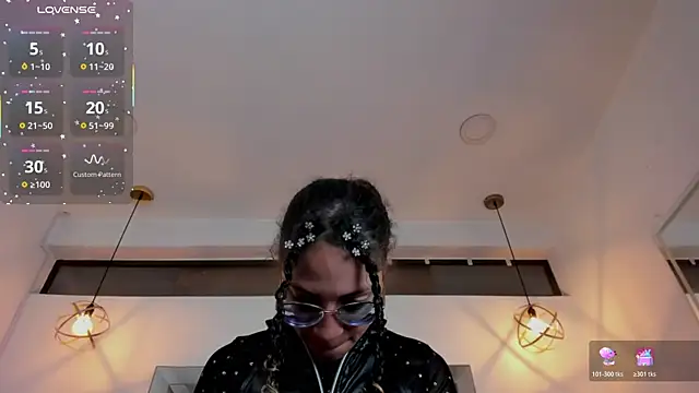 Snapshot of Hanna_Cornee_ chatting on December 17, 2025, 2:12 pm Hanna Cornee online show from December 17, 2025, 2:12 pm