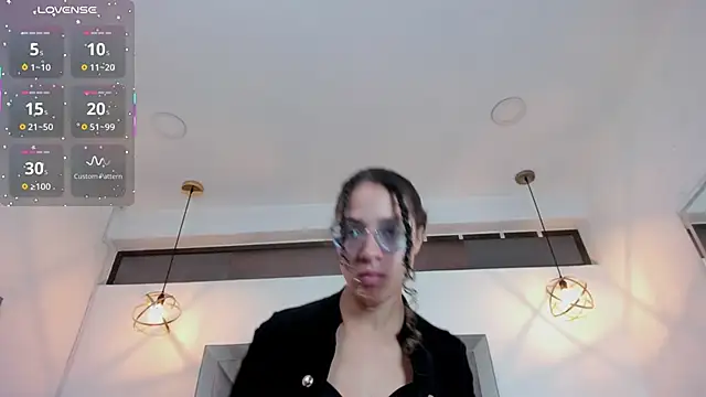 Snapshot of Hanna_Cornee_ chatting on December 20, 2025, 1:51 pm Hanna Cornee online show from December 20, 2025, 1:51 pm