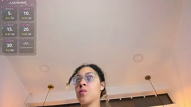 Snapshot of Hanna_Cornee_ chatting on January 6, 2026, 12:20 pm Hanna Cornee online show from January 6, 2026, 12:20 pm