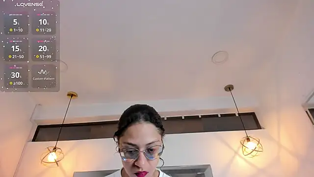 Snapshot of Hanna_Cornee_ chatting on January 7, 2026, 1:35 pm Hanna Cornee online show from January 7, 2026, 1:35 pm