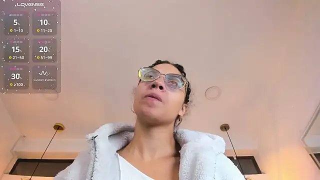 Snapshot of Hanna_Cornee_ chatting on January 8, 2026, 12:51 pm Hanna Cornee online show from January 8, 2026, 12:51 pm