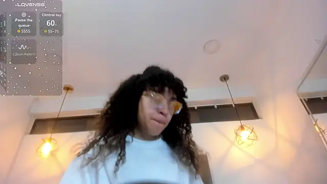 Snapshot of Hanna_Cornee_ chatting on February 12, 2026, 12:11 pm Hanna Cornee online show from February 12, 2026, 12:11 pm