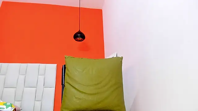 Roxan-hot69 online show from September 16, 2025, 7:15 pm