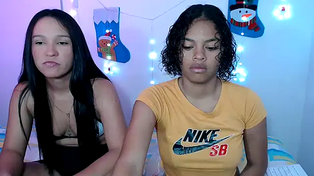 penelopeh  online show from November 26, 2025, 7:15 pm