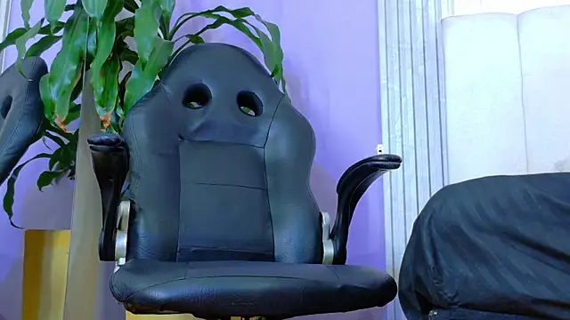 aliisonn cooper online show from April 18, 2026, 7:07 pm