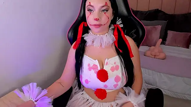 cloe weiss online show from October 31, 2025, 1:12 pm