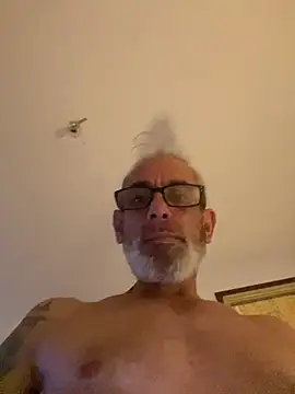 Snapshot of crisfootlicker chatting on August 5, 2026, 11:24 am crisfootlicker online show from August 5, 2026, 11:24 am