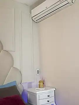 Kaylachannell online show from November 28, 2025, 3:42 am