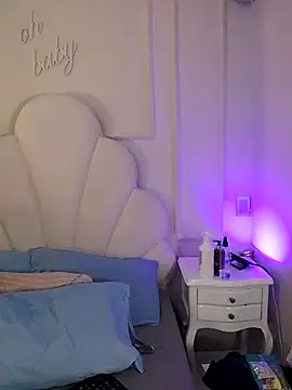 Kaylachannell online show from June 6, 2026, 3:44 am