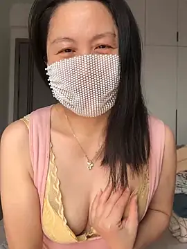 chengcheng12 online show from February 5, 2026, 3:44 am