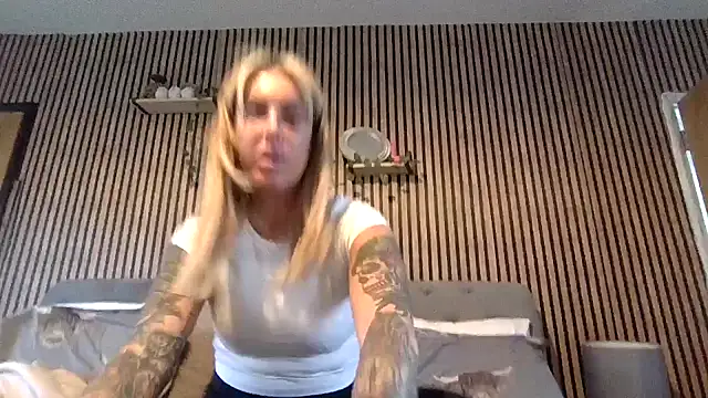 poppyinga1 online show from February 26, 2026, 9:08 am