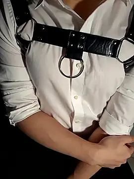 111owo111 online show from October 11, 2025, 12:04 pm