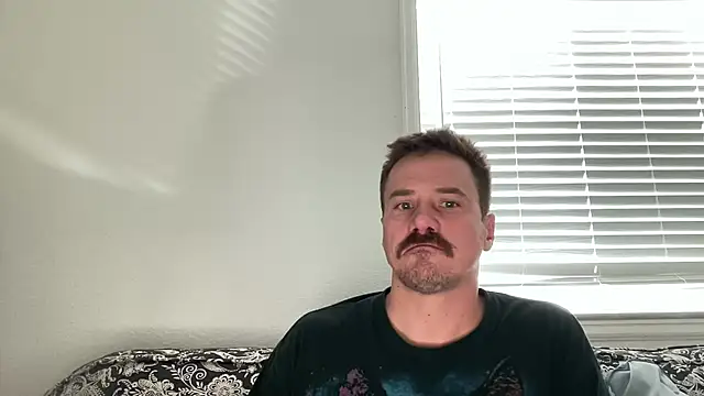 Snapshot of steelwoodVids chatting on December 3, 2025, 8:18 pm steelwoodVids online show from December 3, 2025, 8:18 pm