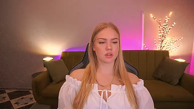 CelesteNoir online show from September 29, 2025, 6:18 am