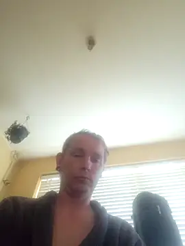 piercingpik online show from April 19, 2026, 4:39 pm