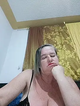 Miss-tetas online show from October 27, 2025, 4:27 am