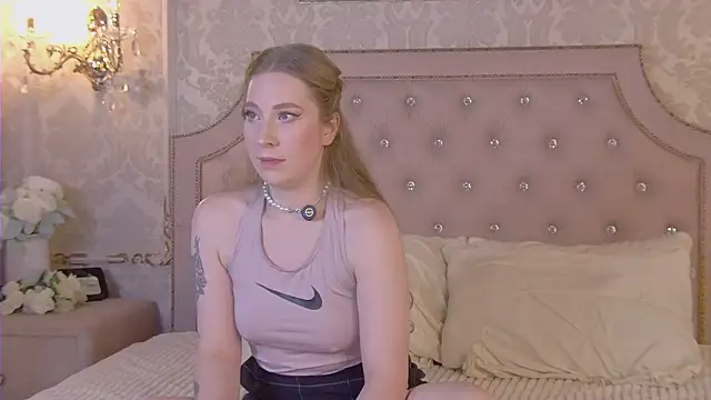 Snapshot of MiaEuphoria_ chatting on October 1, 2025, 4:40 am MiaEuphoria online show from October 1, 2025, 4:40 am