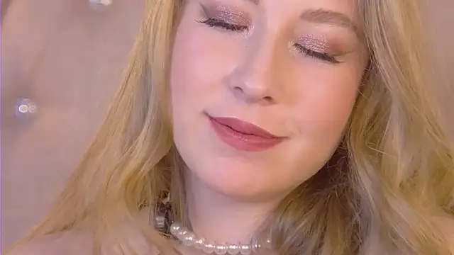 Snapshot of MiaEuphoria_ chatting on October 6, 2025, 3:48 am MiaEuphoria online show from October 6, 2025, 3:48 am